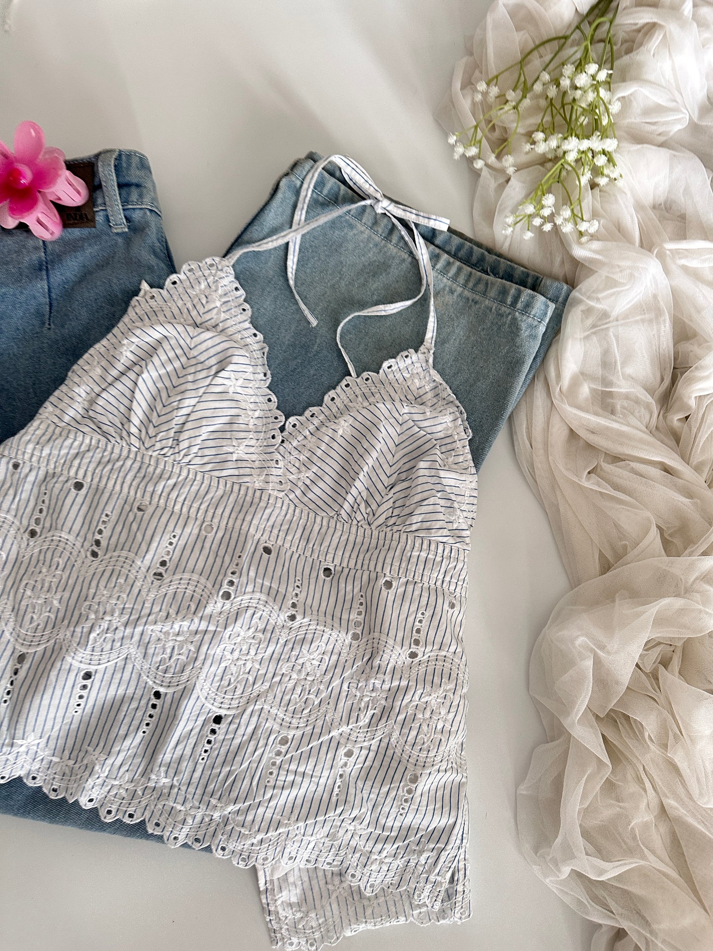 Eyelet halter neck