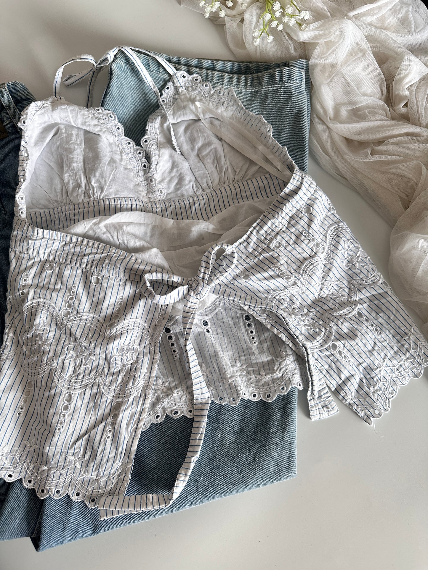 Eyelet halter neck