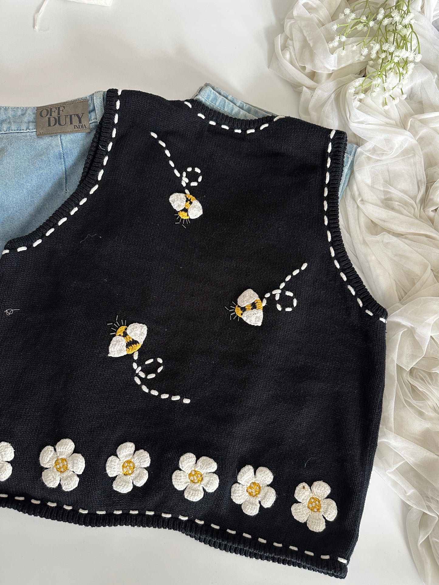 Bee knit